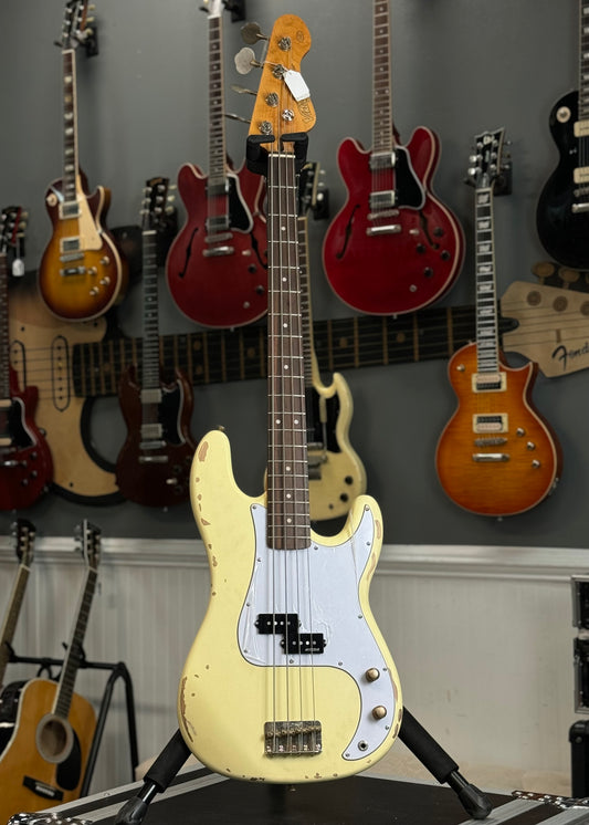 Vintage V4MRWV P-Bass